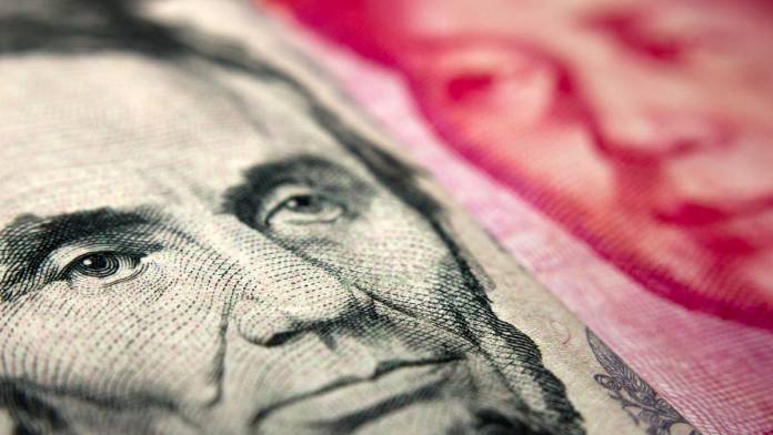 اليوان يتراجع بعد مراقبة الصين لارتفاع العملة