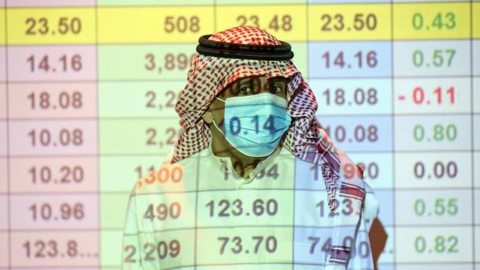 سوق الأسهم السعودية تلتقط أنفاسها بعد تراجعات قوية