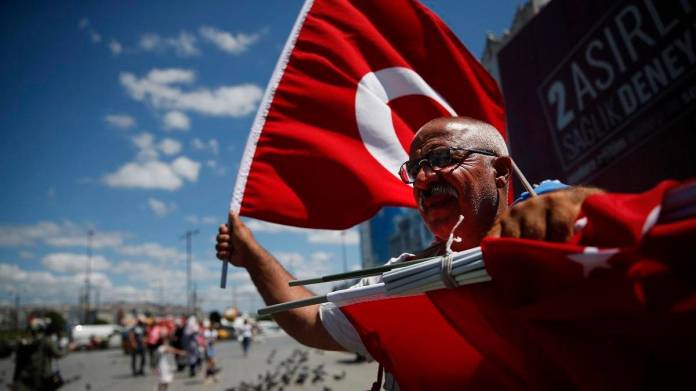المركزي التركي يرفع سعر الفائدة 475 نقطة لـ15%