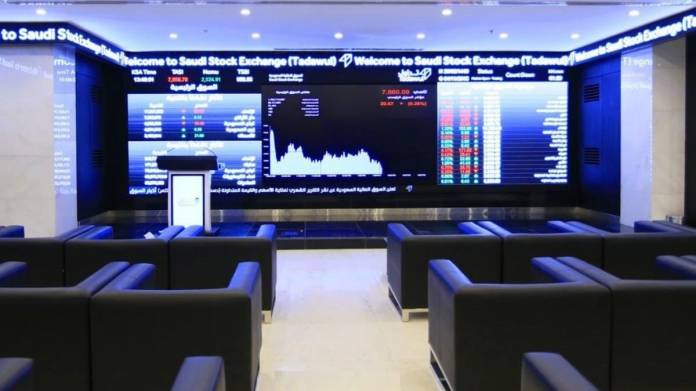 سوق الأسهم السعودية يتفاعل إيجاباً مع بدء حملة تلقيح ضد كورونا