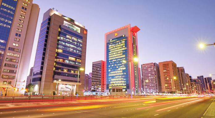 بنك أبوظبي التجاري يدخل مرحلة التحول الرقمي والريادة الرقمية.